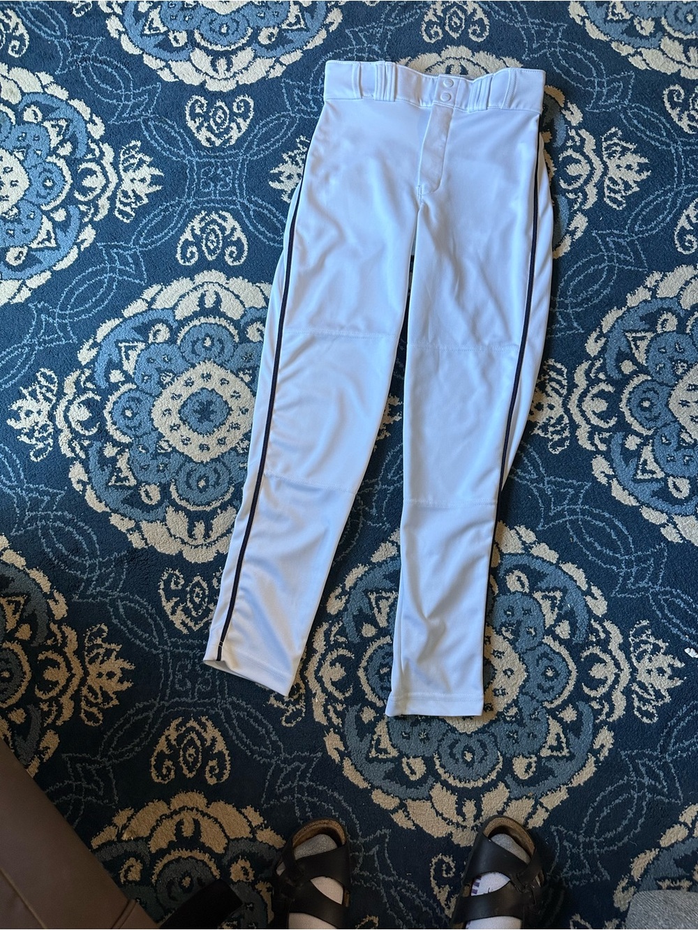 Men's SMALL White Baseball Pants with Black Side Stripe
Only worn to try on NEW